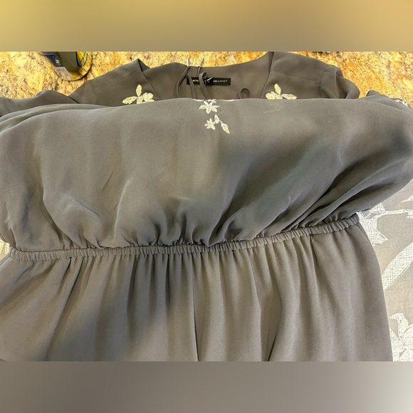 🩶”WHBM” Bluish Gray Long Sleeve Dress w/ White and Gold Floral Embroidery Sz 12🩶 - Picture 7 of 16